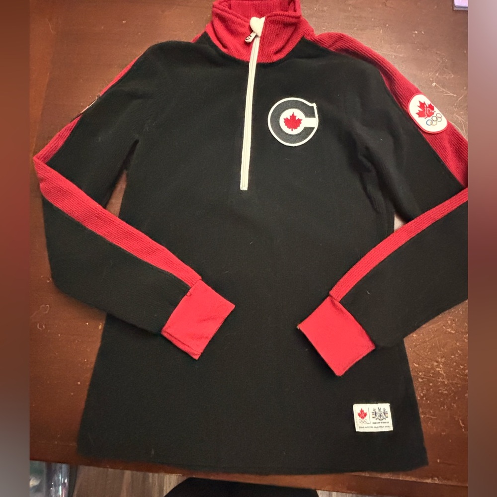 Canada xs woman’s black red 2010 vintage Olympics 1/4 zip sweatshirt rare